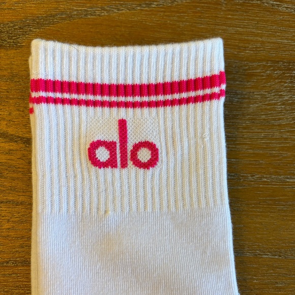 NWT ALO Half-crew Throwback Socks in Pink and White - Picture 4 of 7